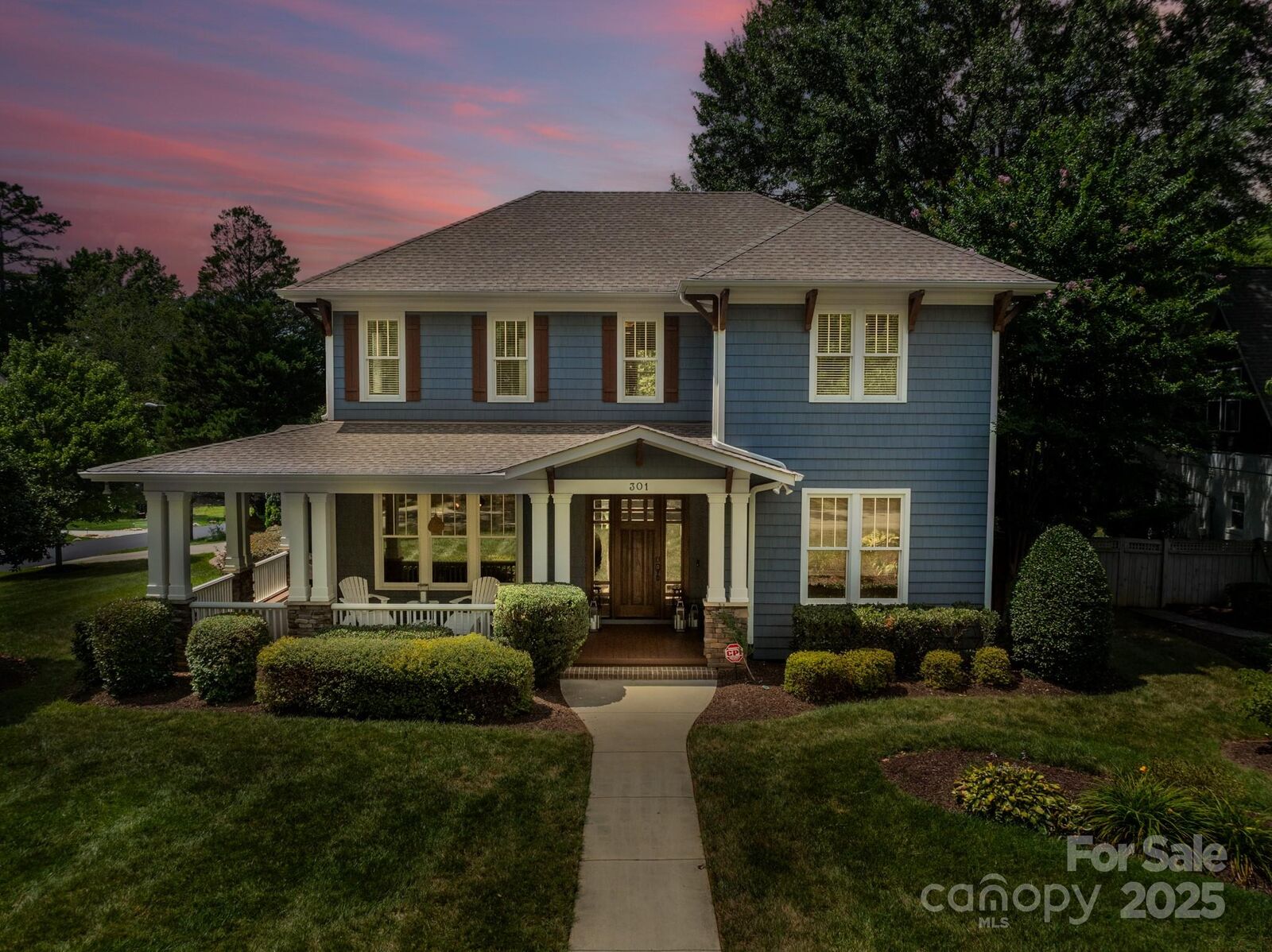Property Photo:  301 N Canterbury Road  NC 28211 