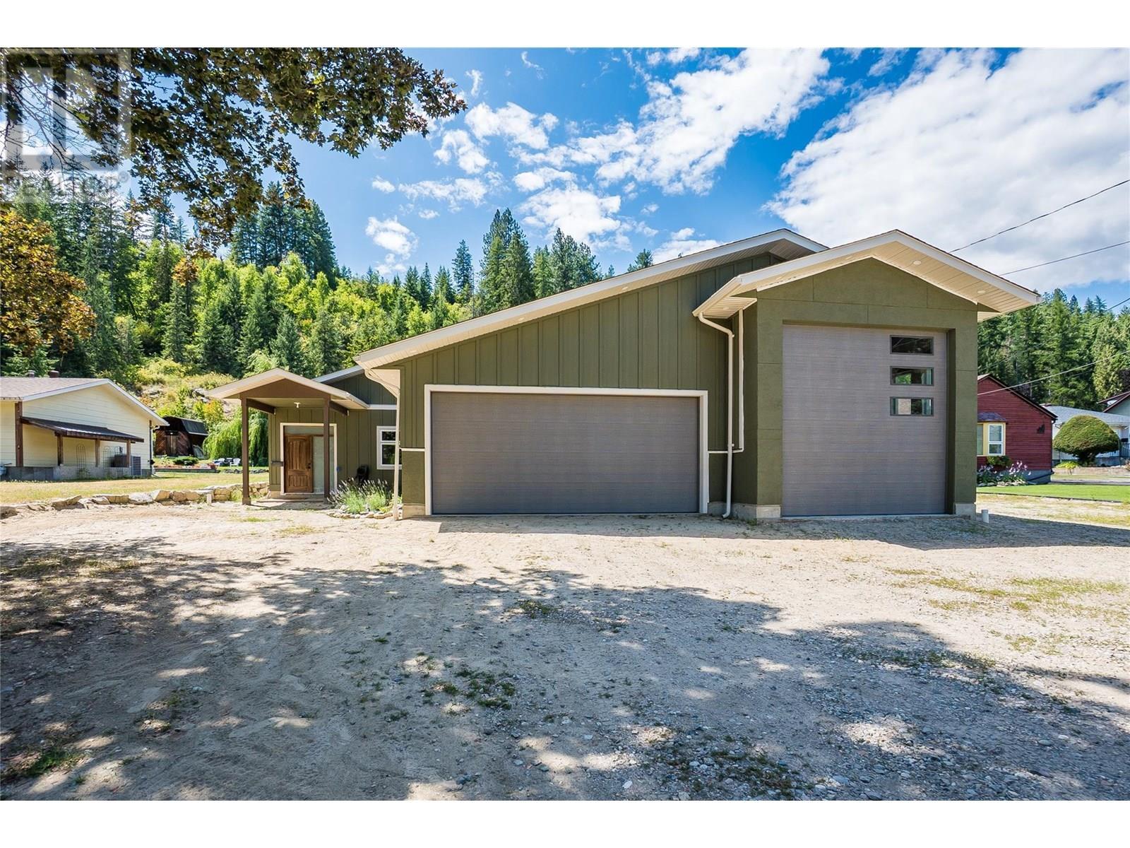 Property Photo: 2640 10th Avenue BC V1N 2T9
