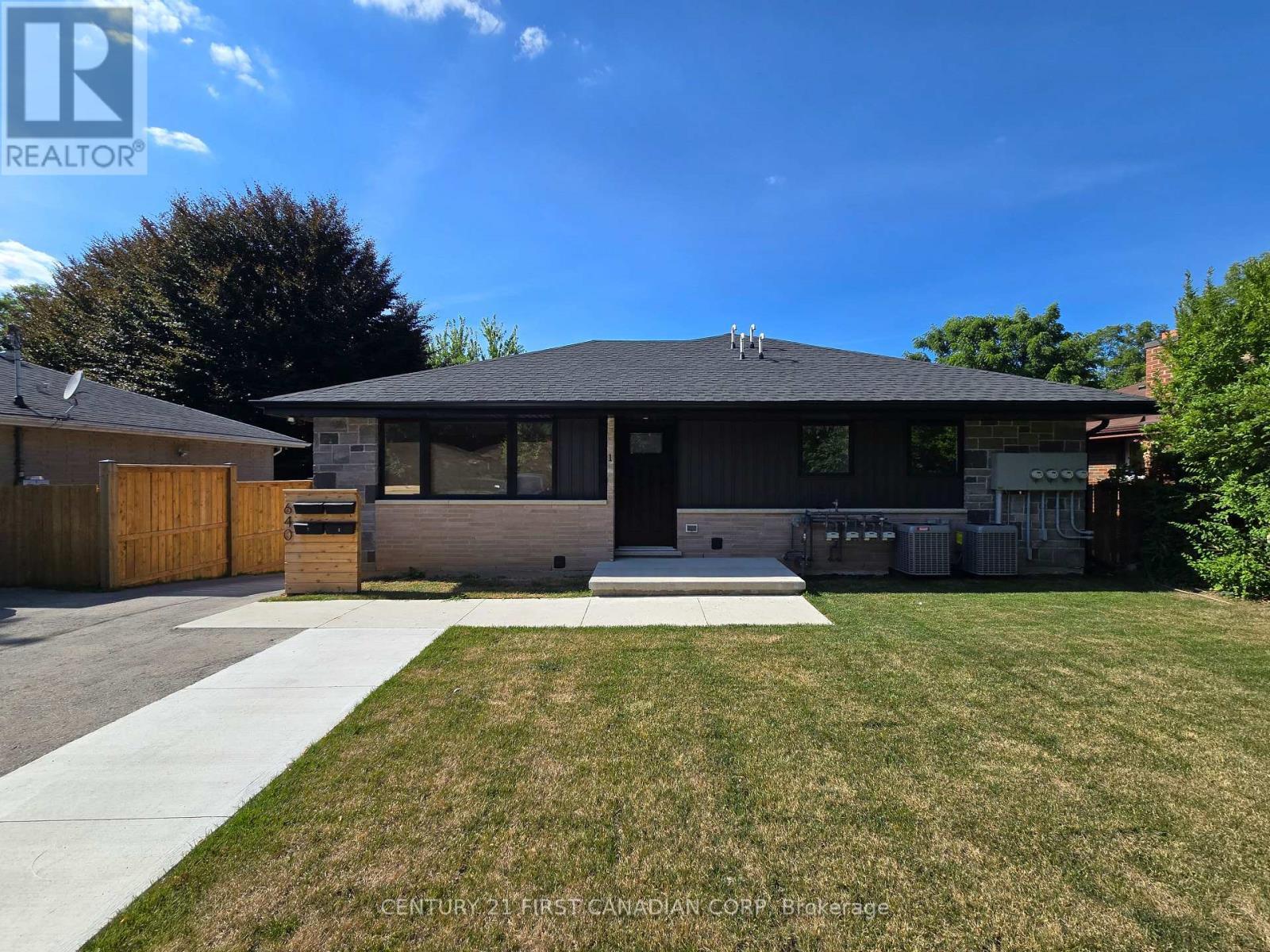 Photo de la propriété:  640 Victoria Street 3  ON N5Y 4C1 