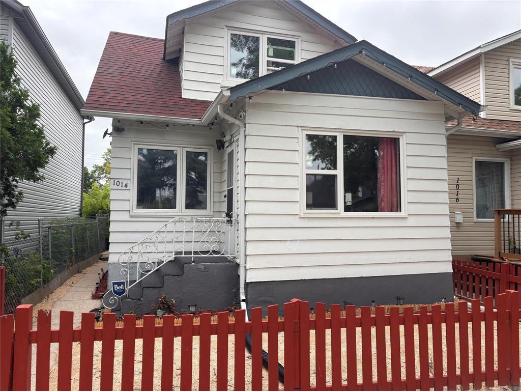 Property Photo: 1014 Magnus Avenue MB R2X 0N2