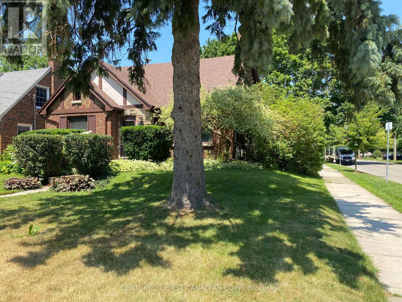 Photo de la propriété:  572-Upper Cheapside Street  ON N5Y 3X6 