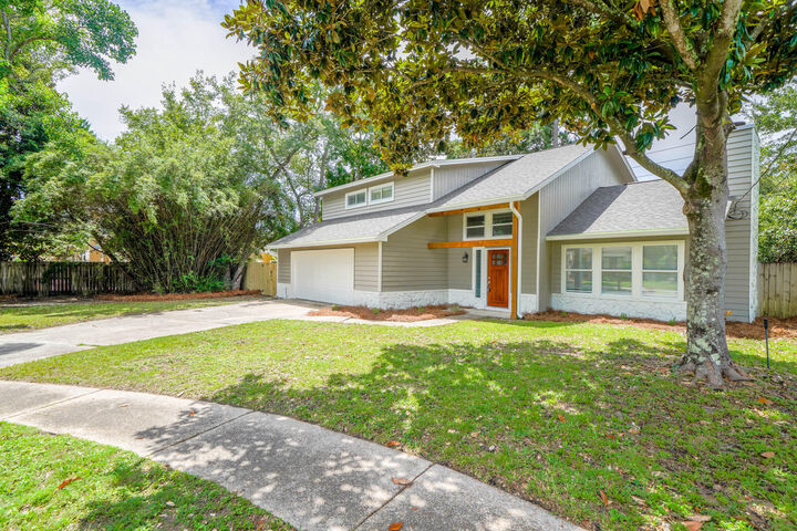 Property Photo:  10 Shamrock Drive  FL 32569 