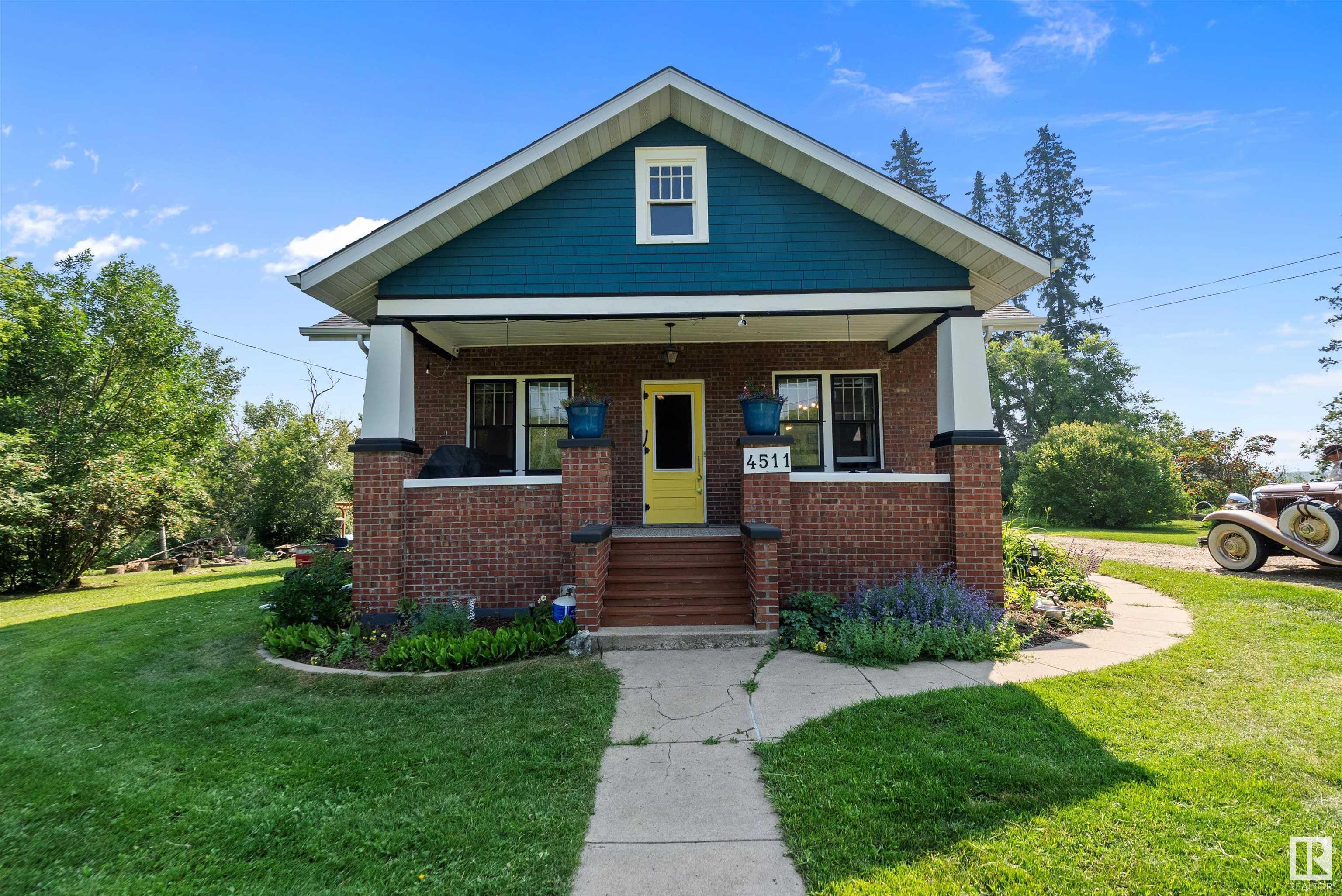 Property Photo:  4511 48 Street  AB T0B 0S0 