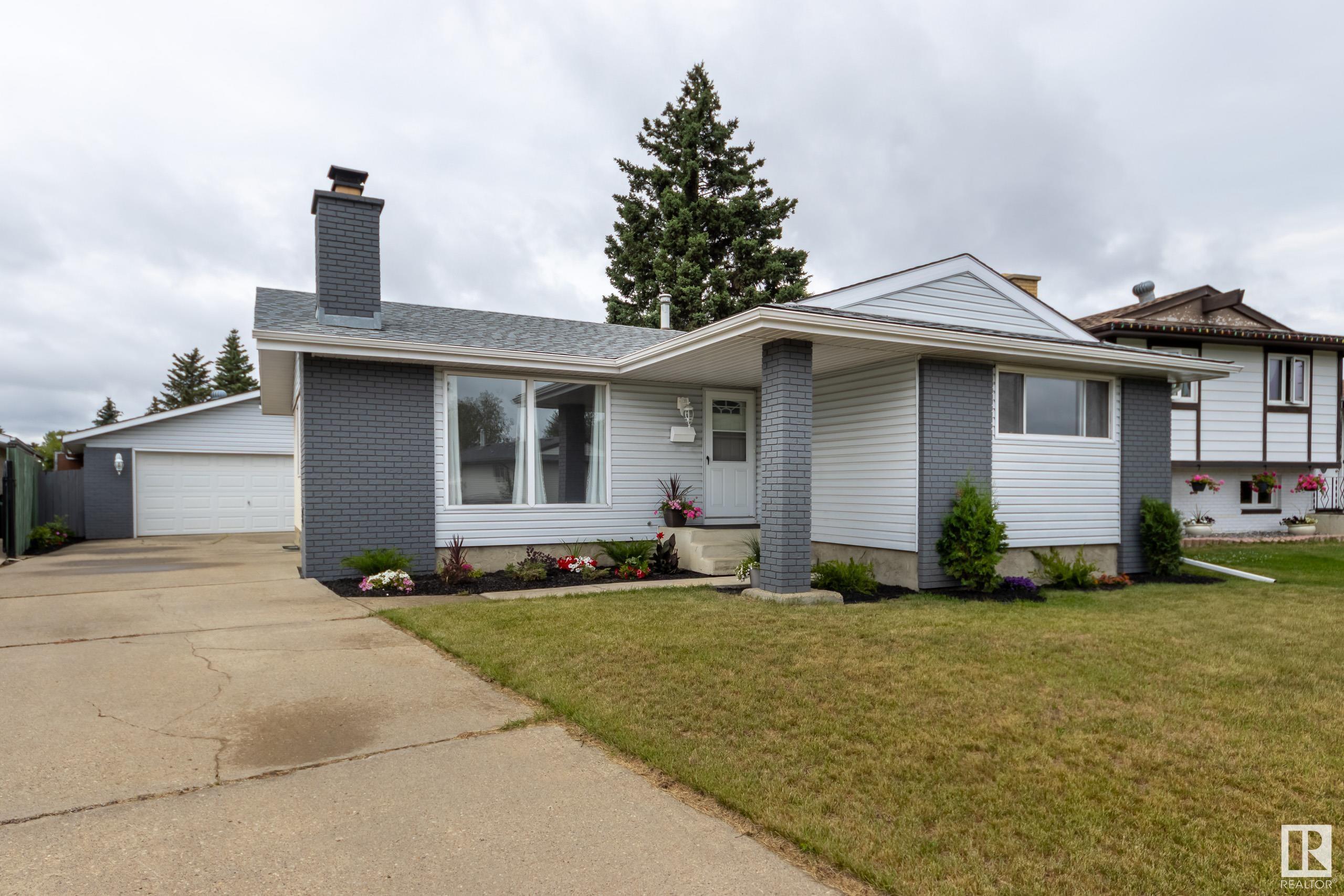 Photo de la propriété:  15228 122 Street NW  AB T5X 1P5 