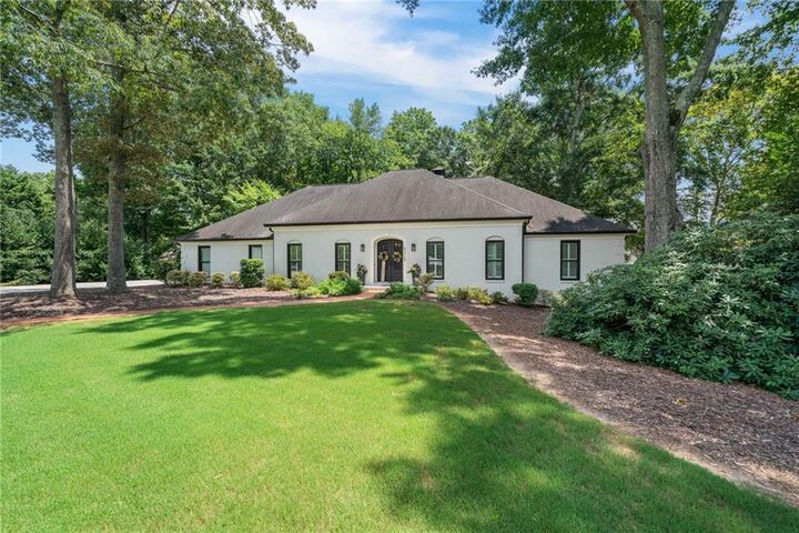 Property Photo: 6315 Buckingham Place GA 30040
