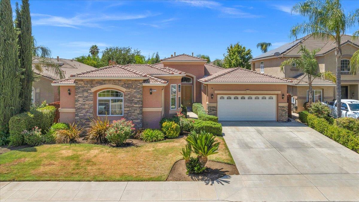 Property Photo:  2825 E Quincy Avenue  CA 93720 