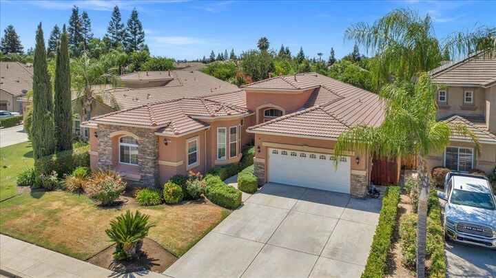 Property Photo: 2825 E Quincy Avenue CA 93720