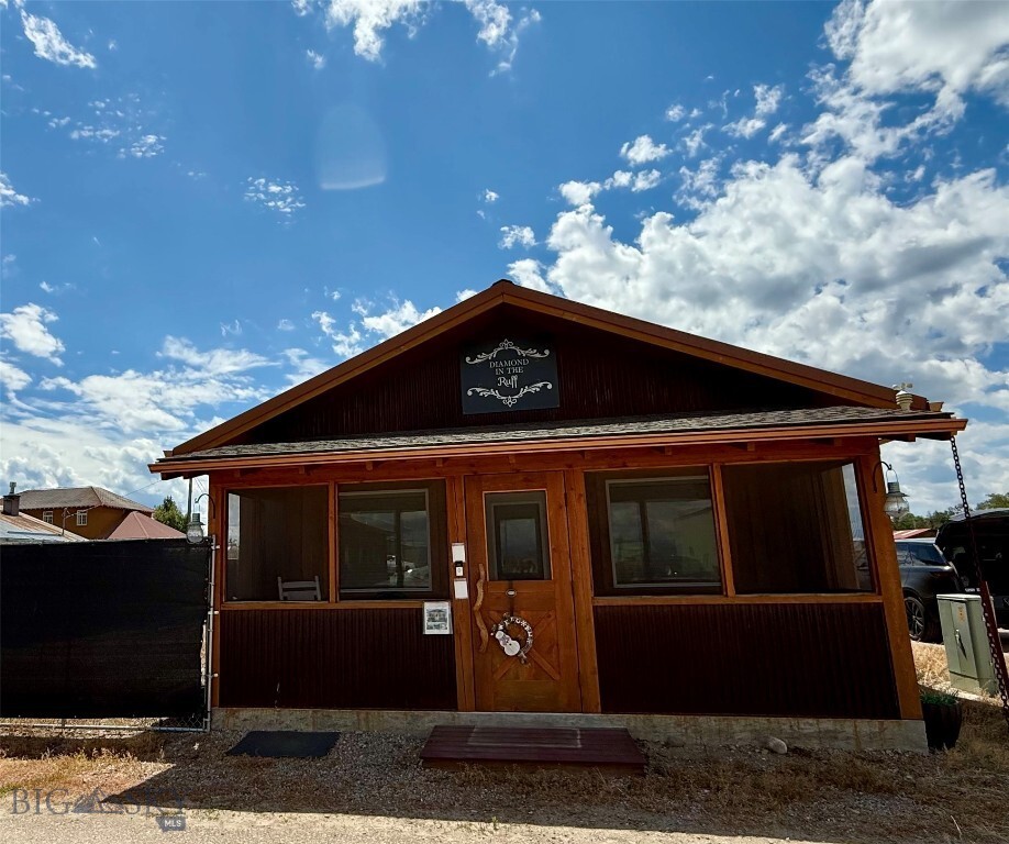 Property Photo:  300 County Road  MT 59761 