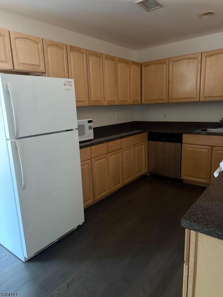 Property Photo:  525 Central Ave, Apt 302  NJ 07090 