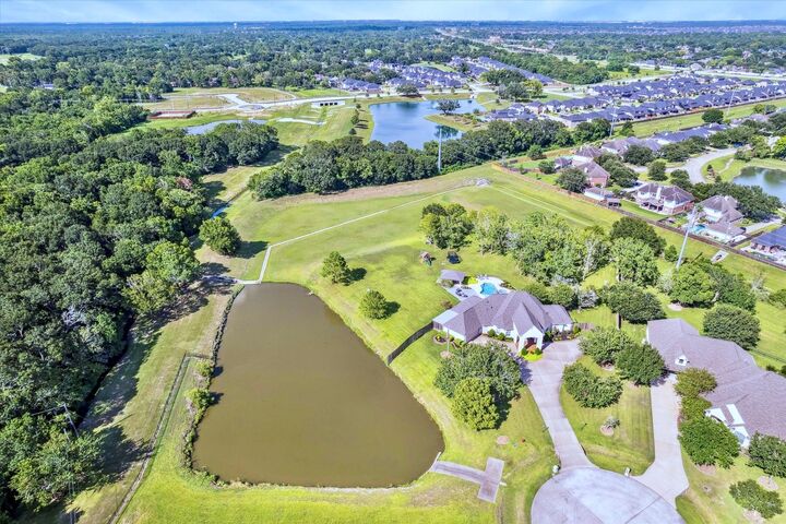 Property Photo: 2904 Bridle Path Lane TX 77546