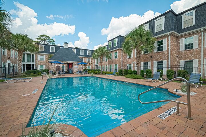 Property Photo:  359 N Post Oak Lane 225  TX 77024 