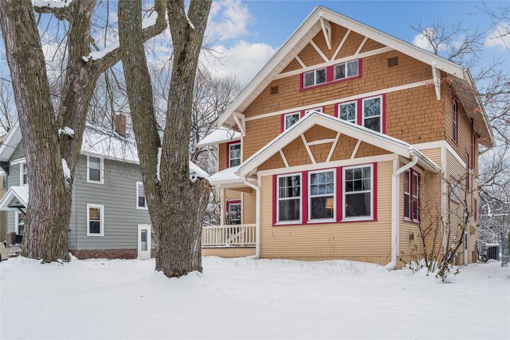 Property Photo: 1242 37th Street IA 50311