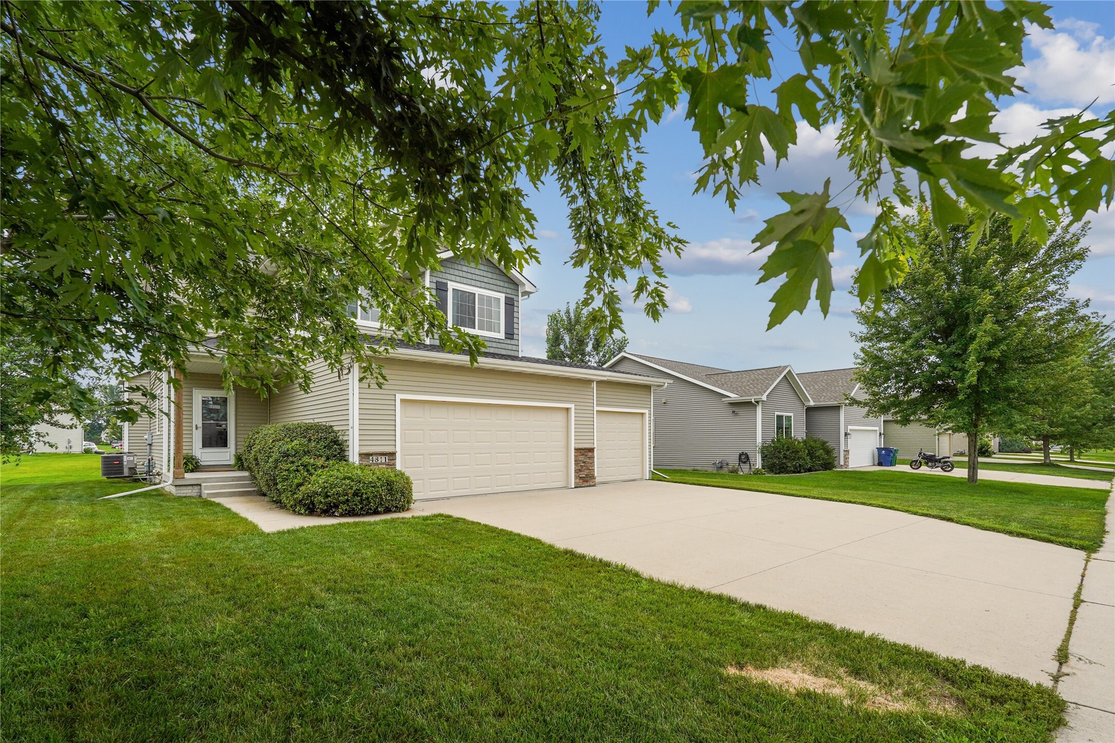Property Photo: 4811 NE Briarwood Drive IA 50021