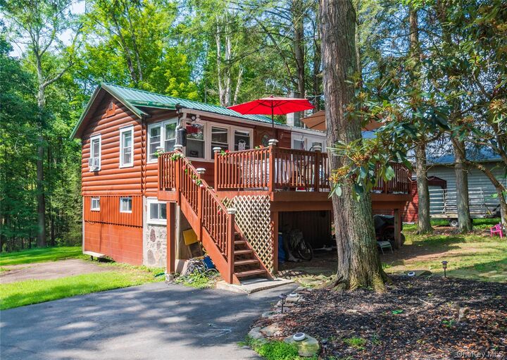 Property Photo:  17 W Thompson Place 103pl  NY 12778 