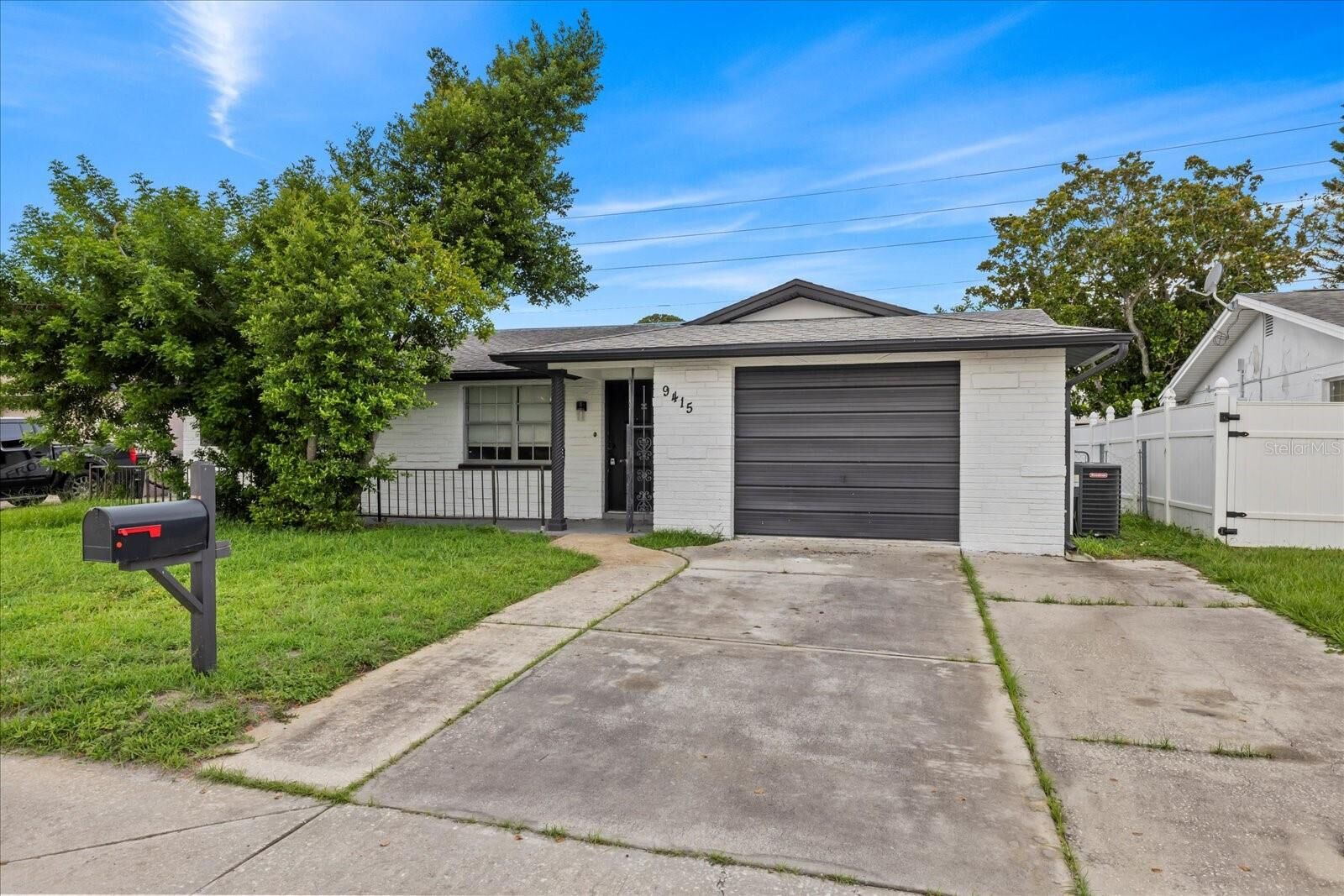 Property Photo: 9415 Crabtree Lane FL 34668