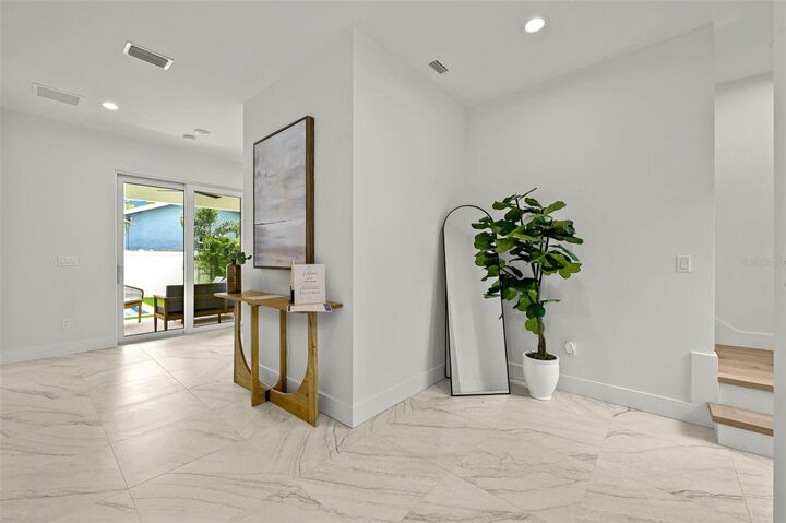Property Photo:  3228 W Oakellar Avenue  FL 33611 