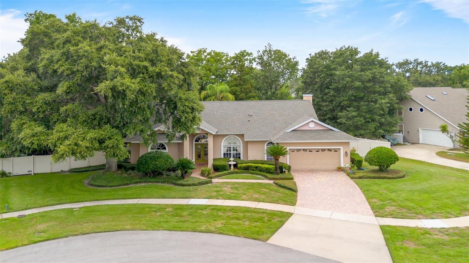 Property Photo: 610 Baywood Court FL 32746