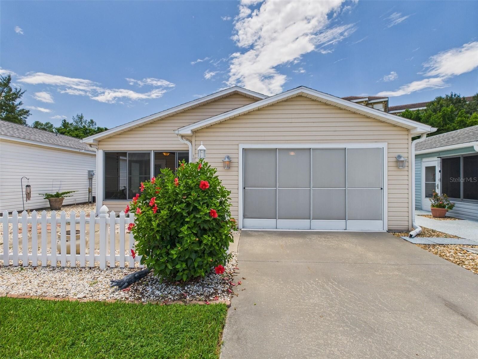 Property Photo: 1530 Lozano Avenue FL 32159