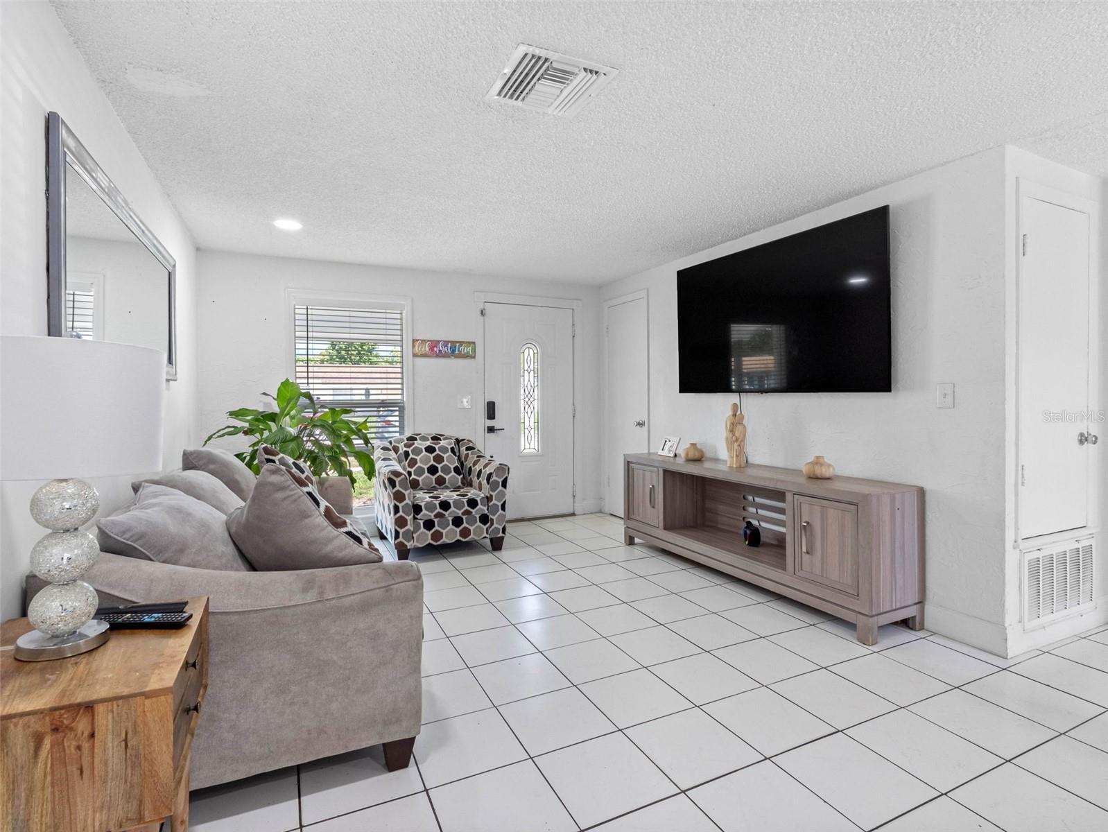 Property Photo:  