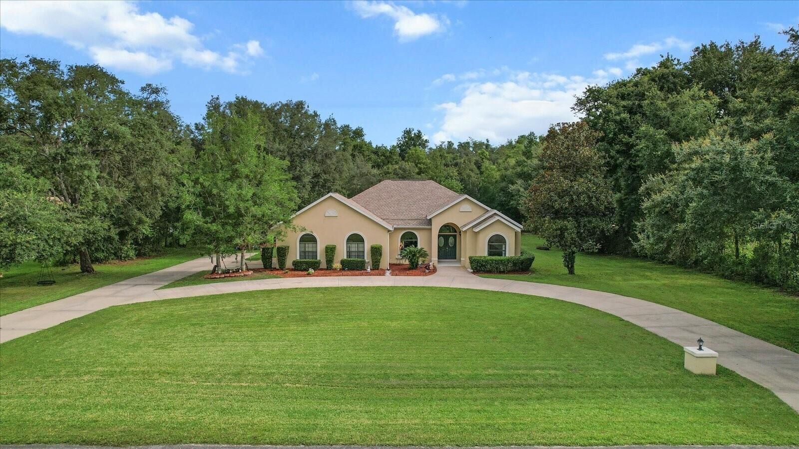 Property Photo:  657 W Keller Street  FL 34442 