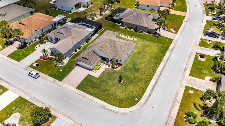 Property Photo: 1103 Villeroy Drive FL 33573