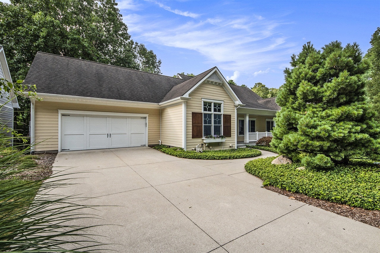 Property Photo: 4470 Oak Arbor Drive 7 MI 49525