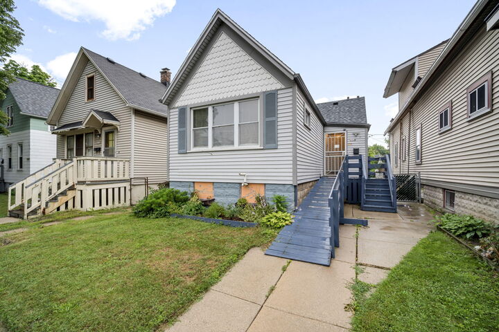 2568 N Pierce St  Milwaukee WI 53212 photo
