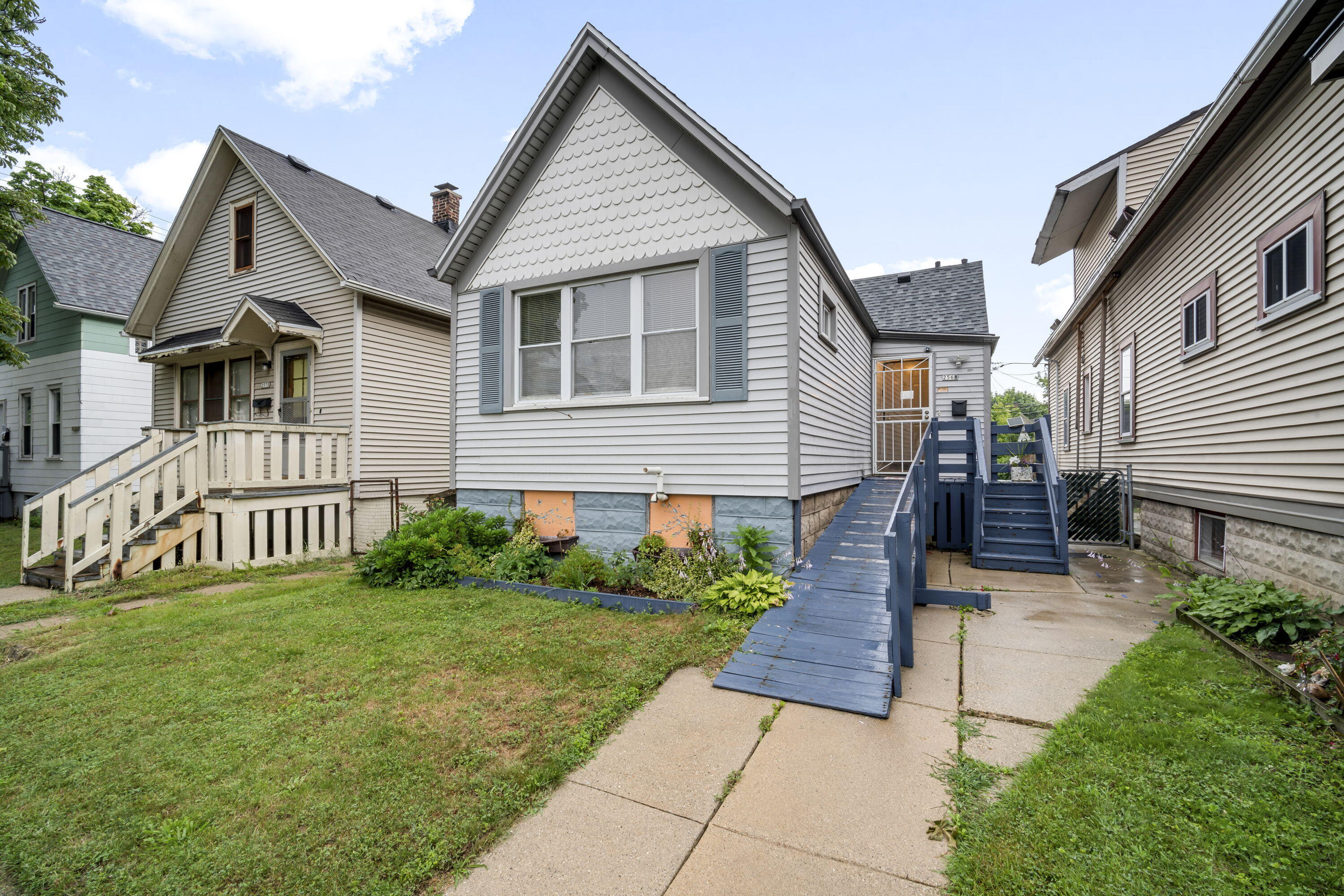 Property Photo: 2568 N Pierce St WI 53212
