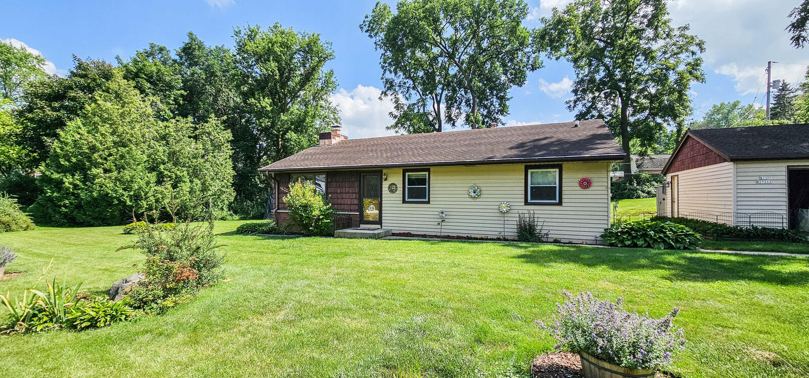 Property Photo:  S70w19161 Wentland Dr  WI 53150 