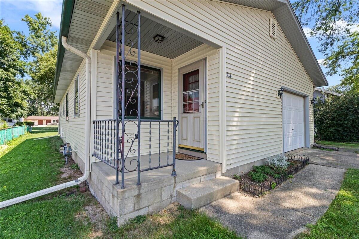 Property Photo:  714 E Roland St  WI 53066 