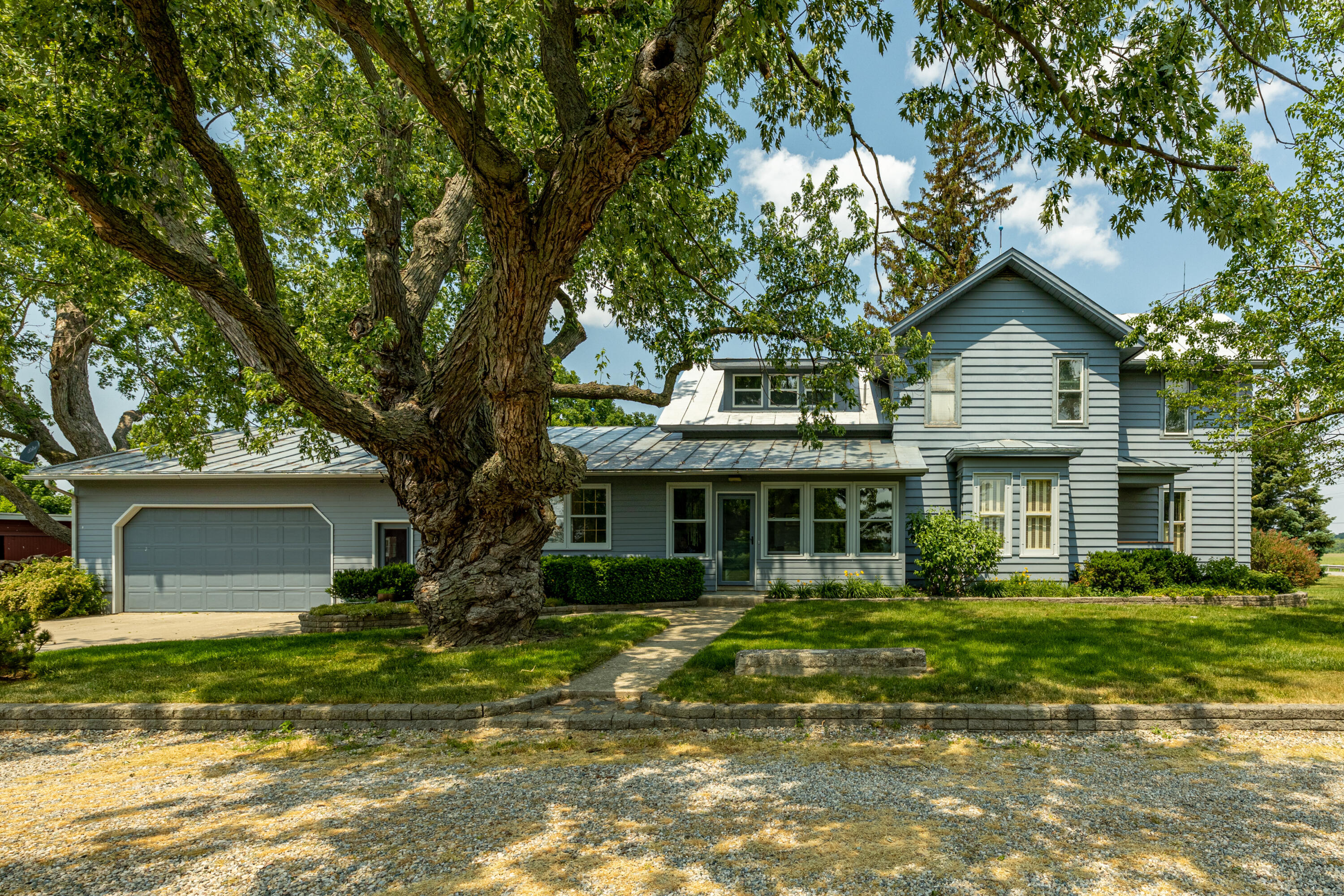 Property Photo: 1090 Lewis Avenue MI 48140