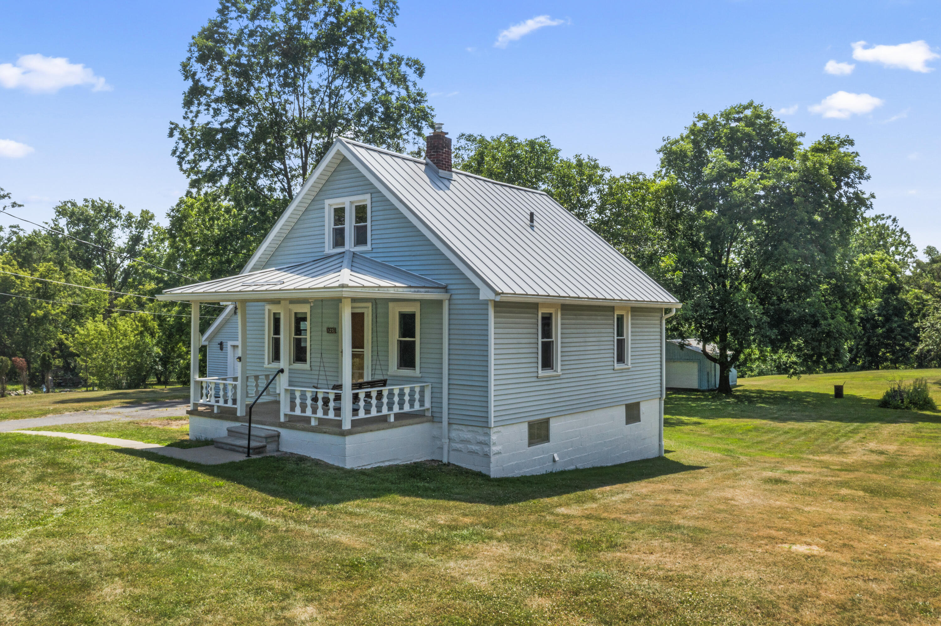 Property Photo:  125 Hillfield Road  MI 48326 