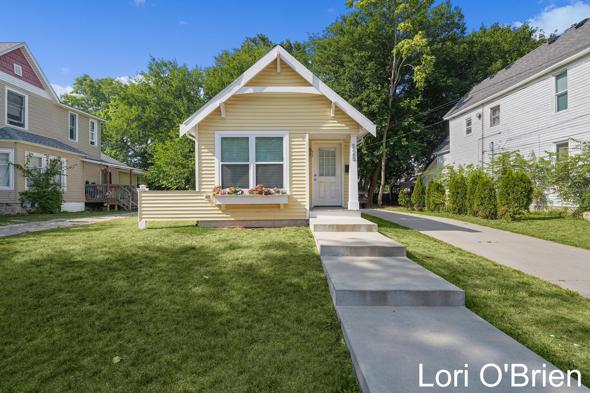 Property Photo: 825 Alexander Street SE MI 49507