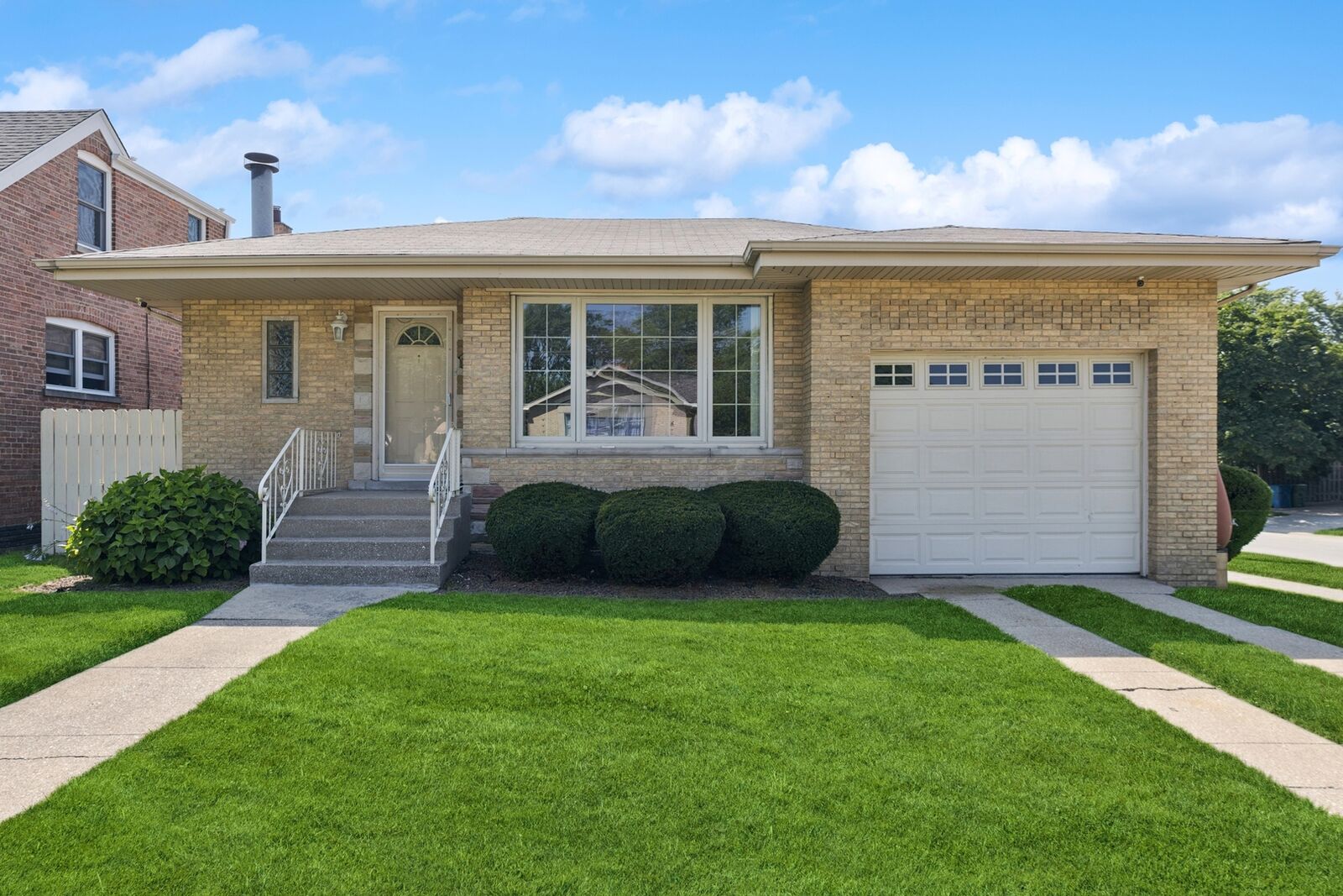 Property Photo:  10900 S Tripp Avenue  IL 60453 