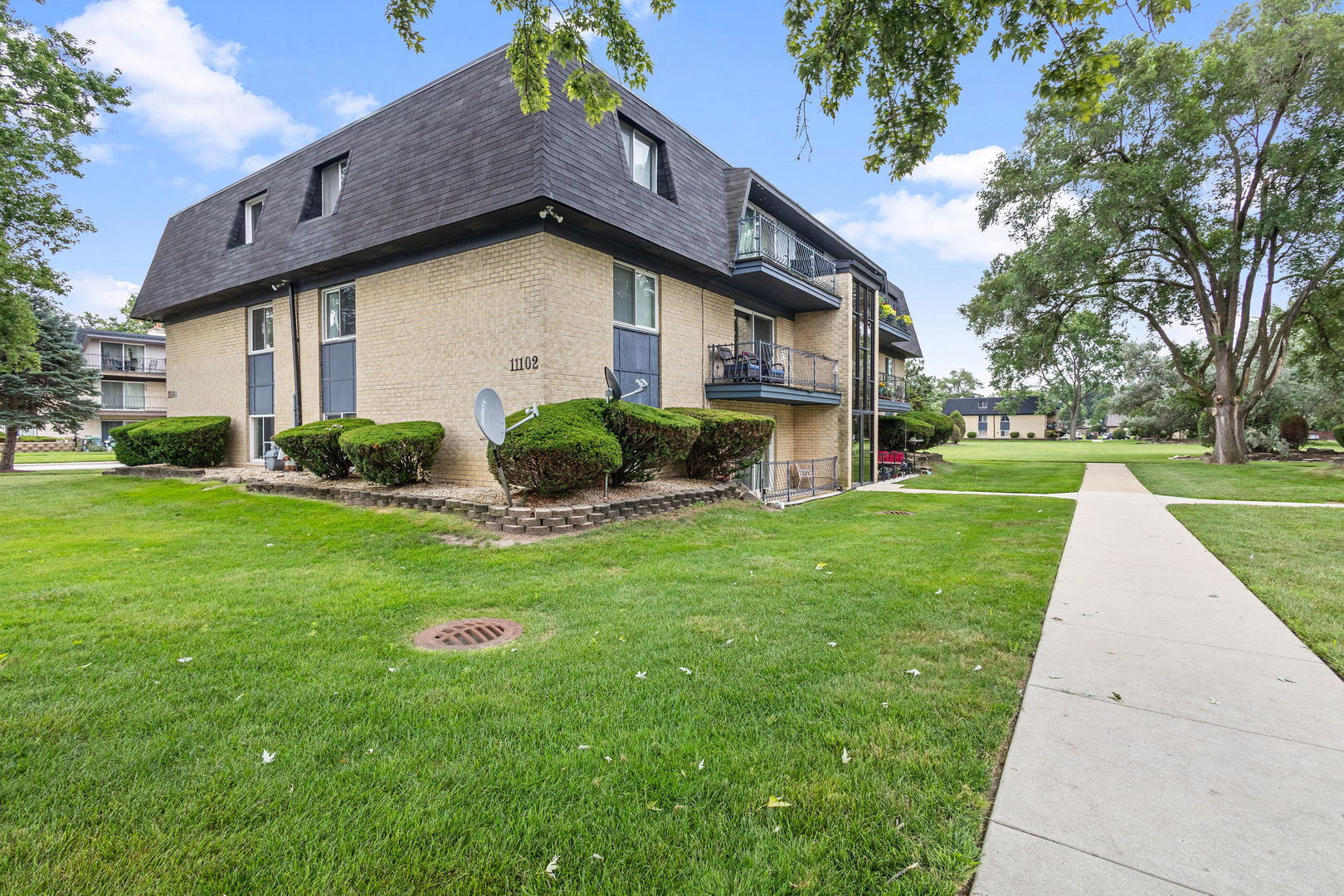 Property Photo: 11102 S 84th Avenue 3B IL 60465