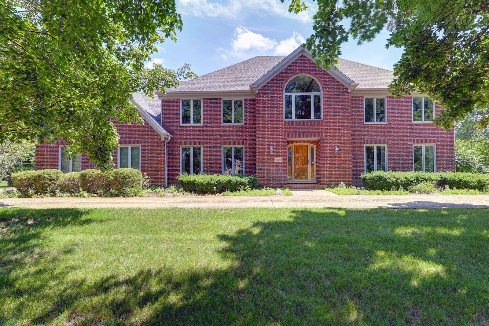 Property Photo:  1609 Clover Drive  IL 60067 