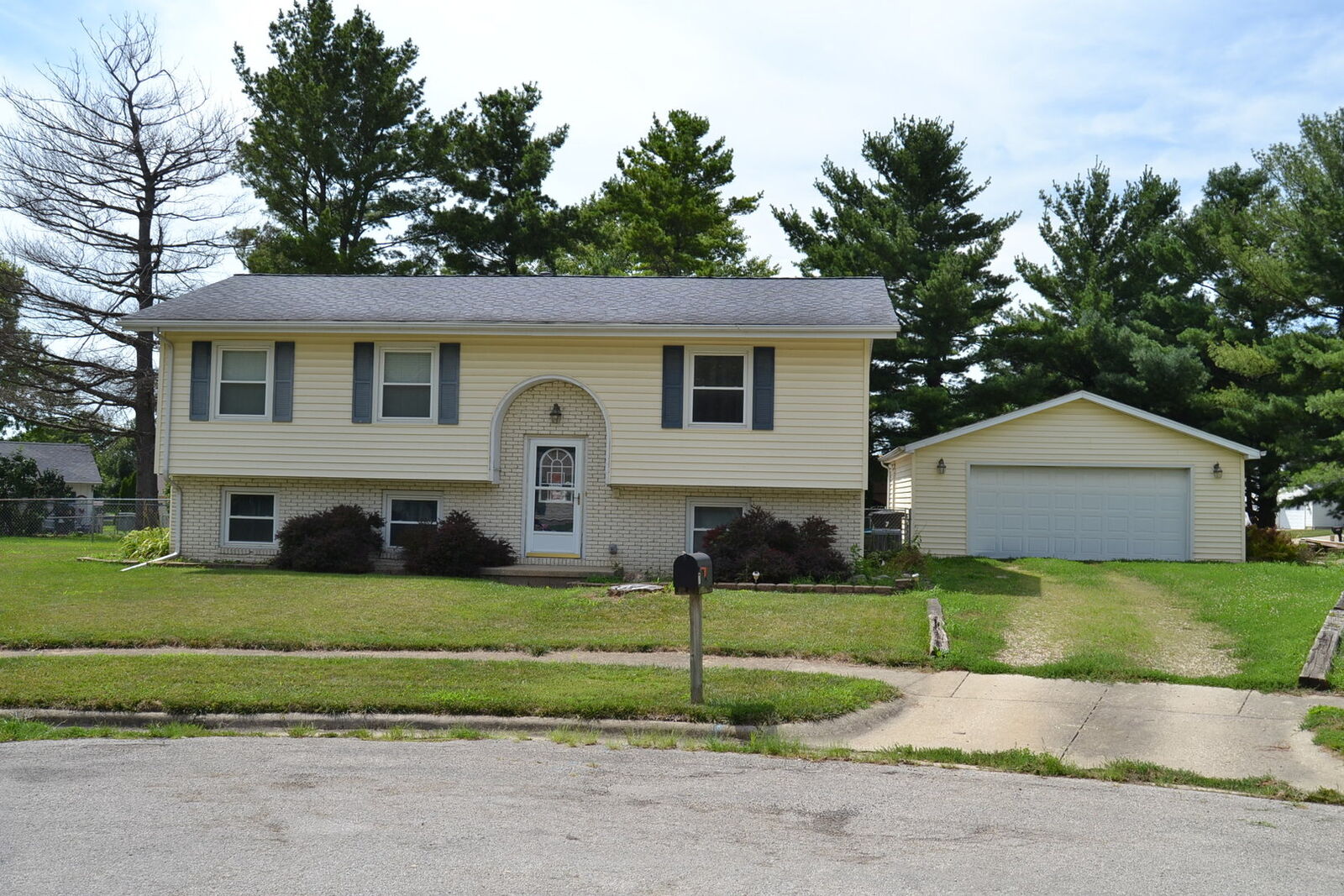 Property Photo: 7 Blair Court IL 61727