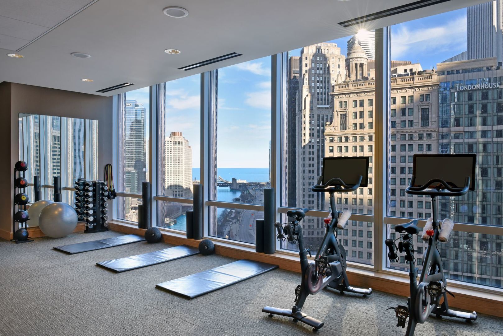 Property Photo: 401 N Wabash Avenue 77B IL 60611