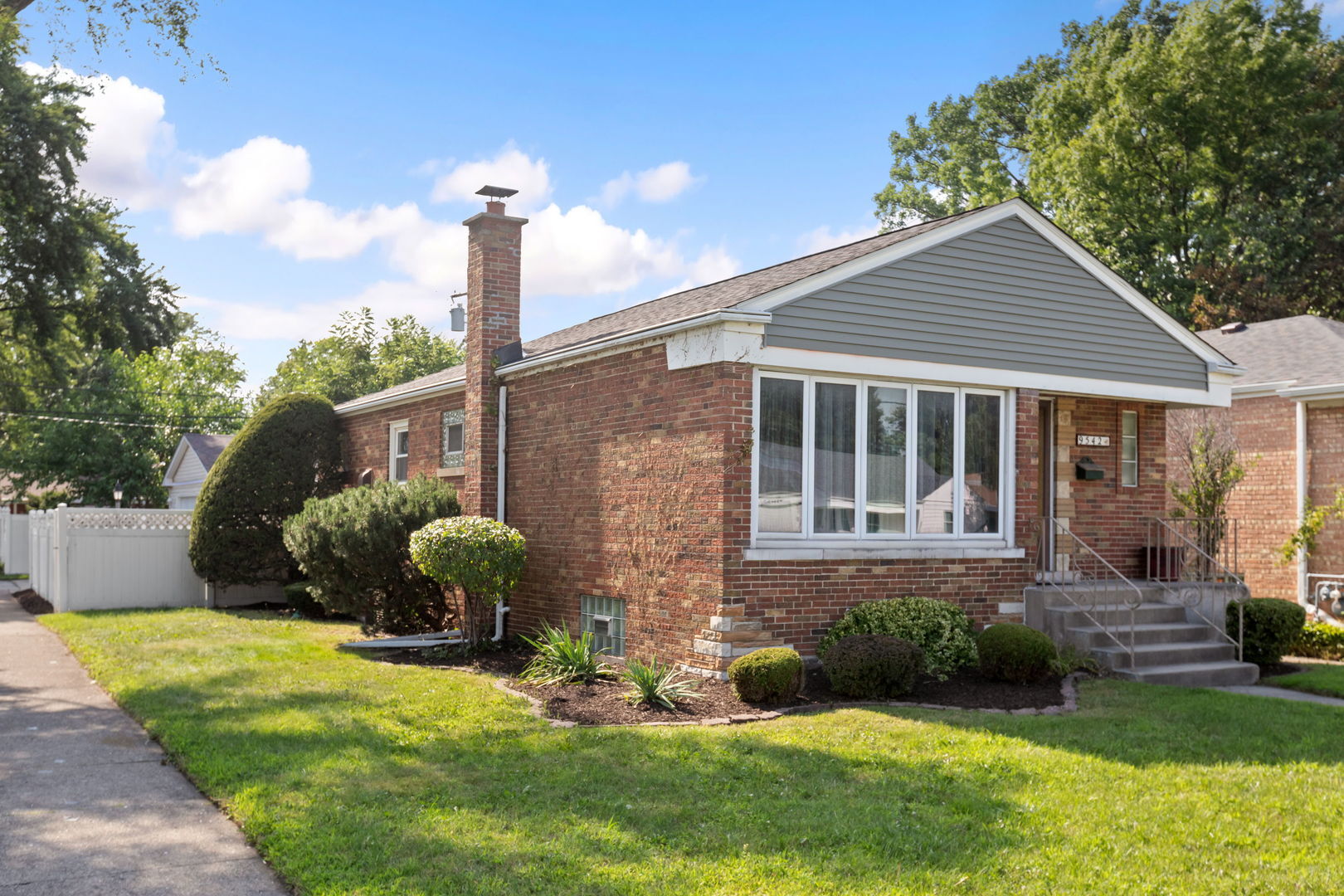 Property Photo: 9542 Massasoit Avenue IL 60453