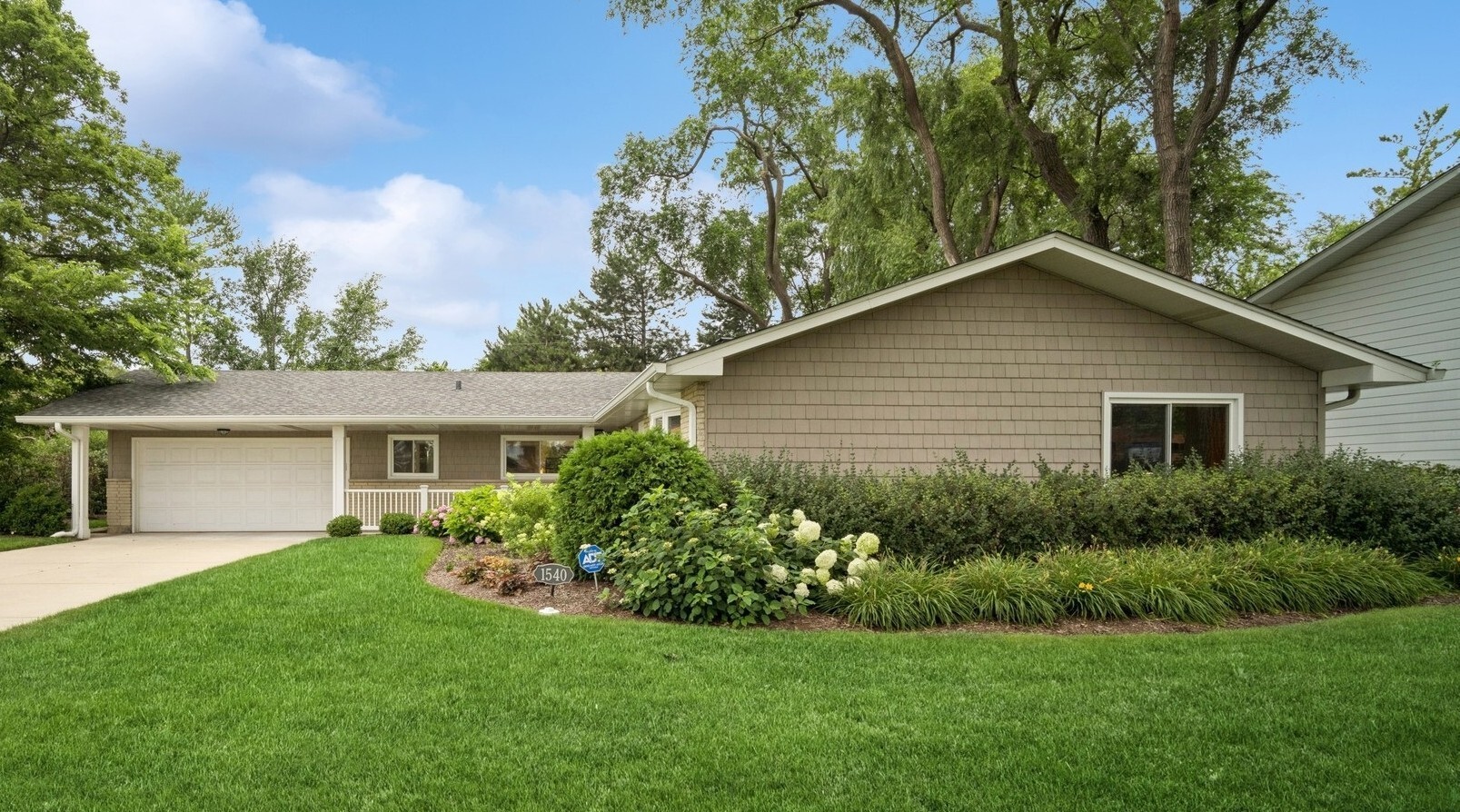 Property Photo: 1540 Maple Avenue IL 60062