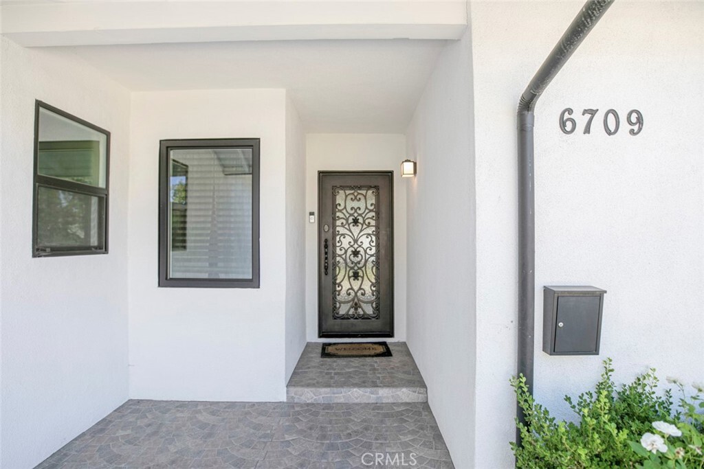 Property Photo: 6709 Mammoth Avenue CA 91405