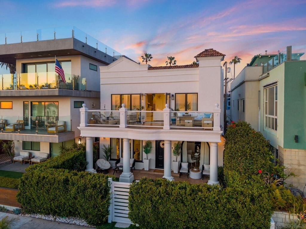 Property Photo: 208 S Pacific St CA 92054