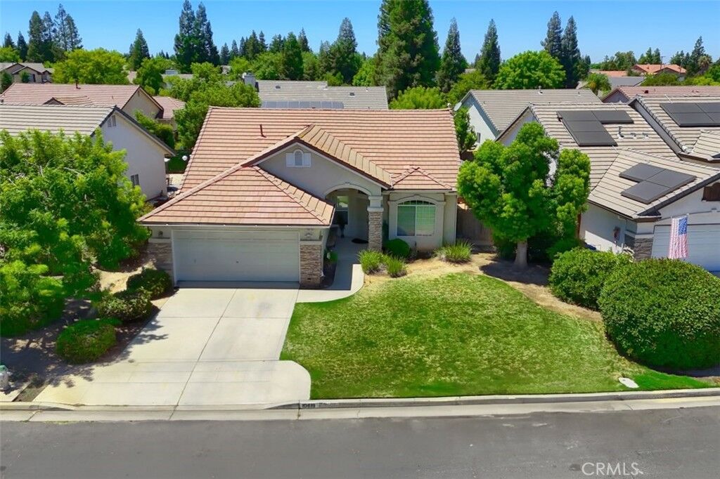 Property Photo: 10419 N Woodrow Avenue CA 93730