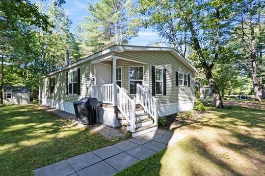 Property Photo: 2196 Sanford Road 5 ME 04090