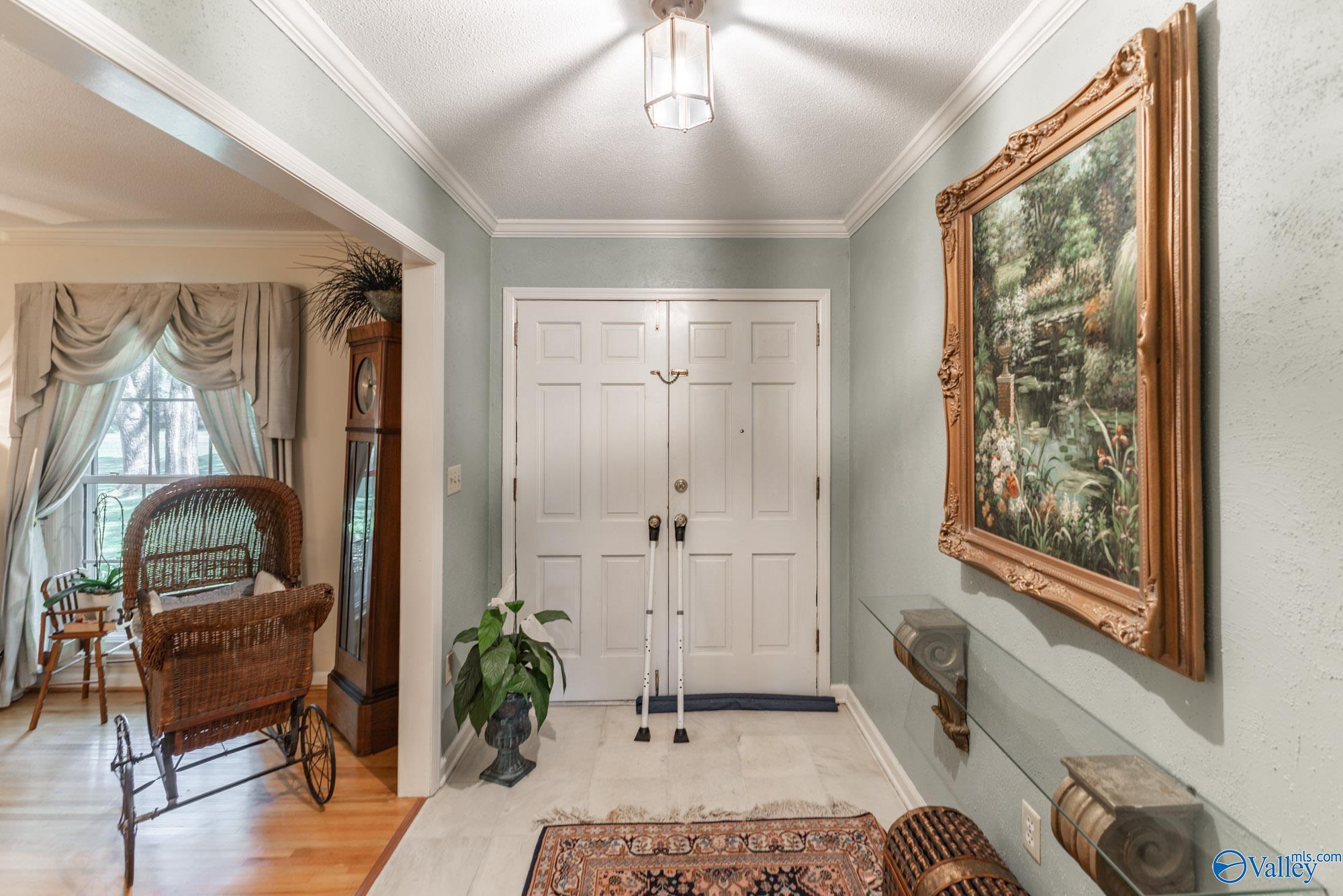 Property Photo: 1611 Stratford Road SE AL 35601