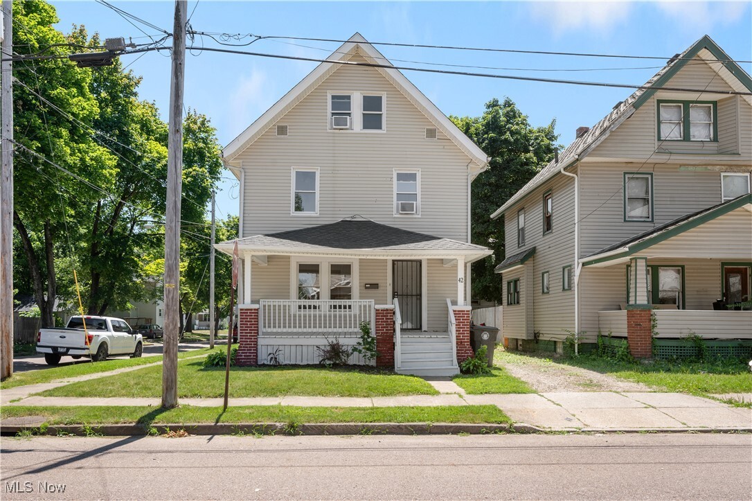 Property Photo: 42 W Salome Avenue OH 44310