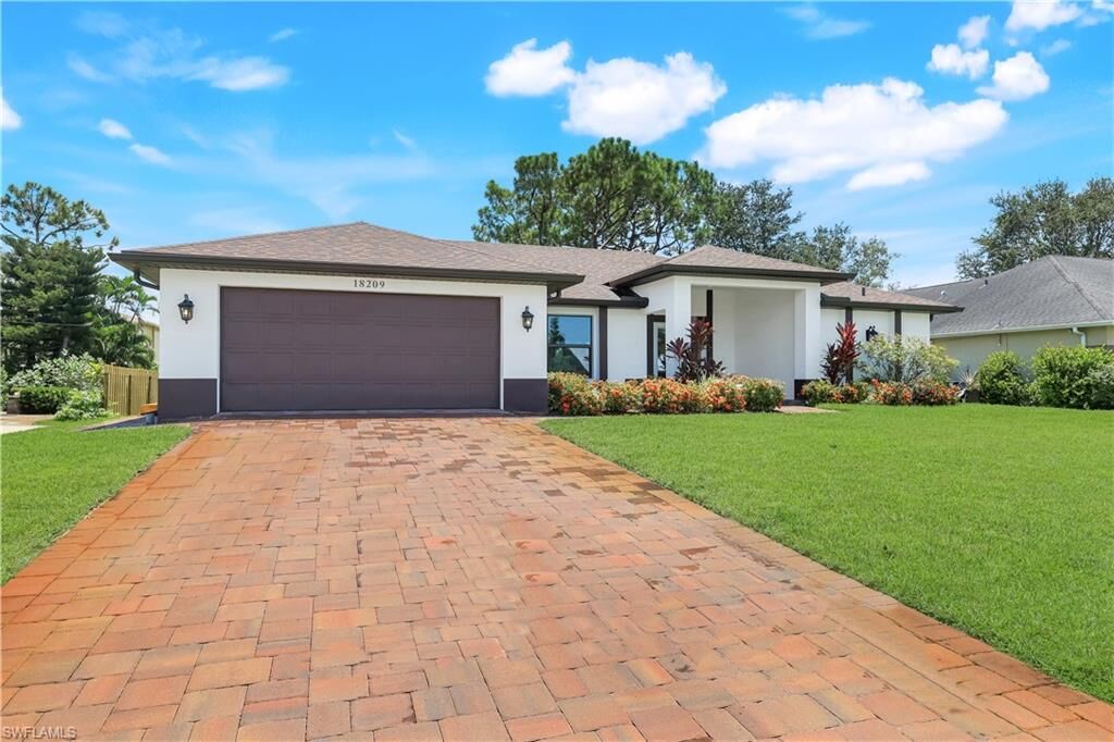 Property Photo: 18209 Hawthorne Rd FL 33967