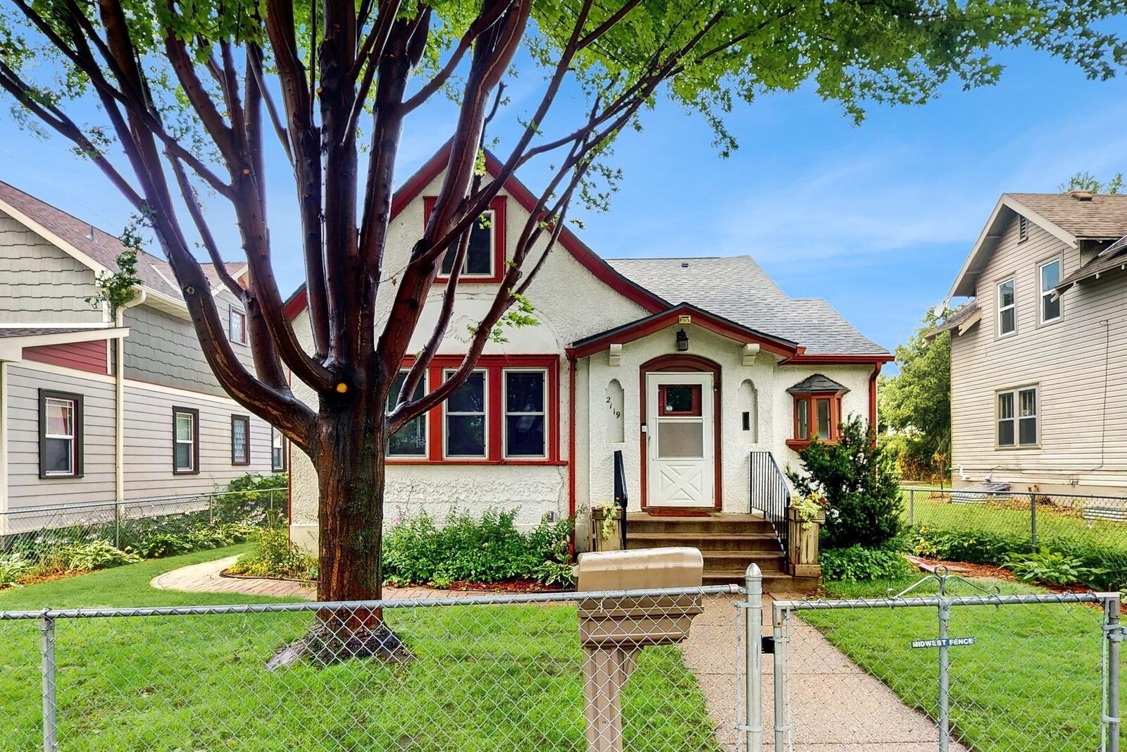 Property Photo:  2119 Queen Avenue N  MN 55411 