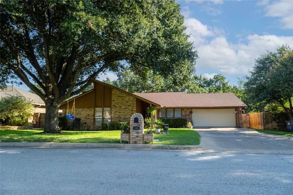 Property Photo:  5305 Ridge Springs Court  TX 76017 