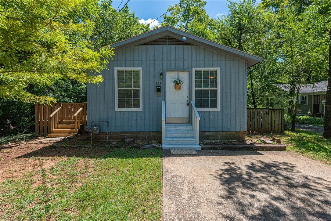 Property Photo:  688 N Willow Avenue  AR 72701 